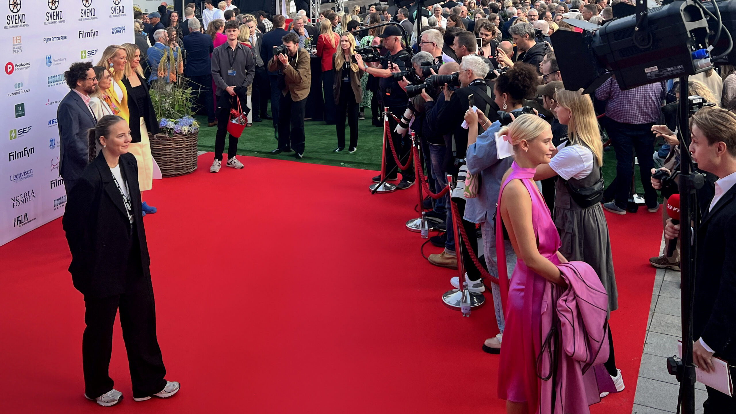 Den røde løber er (også) en digital event: Når gæsterne poster løs ...